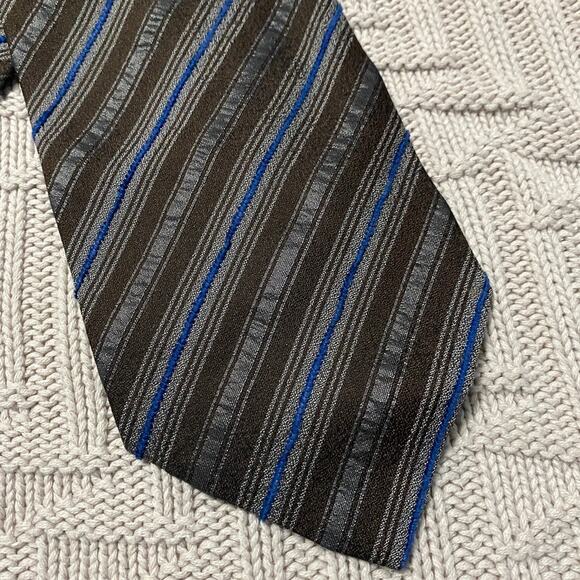 Hugo Boss brown striped silk tie. - Picture 2 of 5